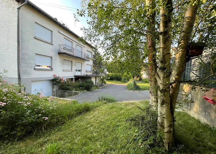 Grand Entoure De Verdure *